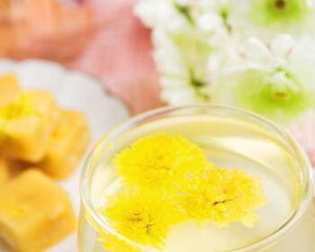 冰糖雪梨菊花水怎么做？有哪些健康益处？  第2张