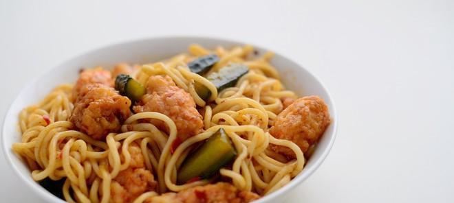 一步一步教你如何制作缤纷丁丁拌面（颜值与口感兼备的自制美食）