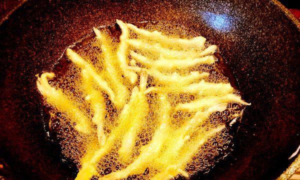 炸银鱼怎么做才酥脆？家庭版炸银鱼的做法步骤是什么？  第2张