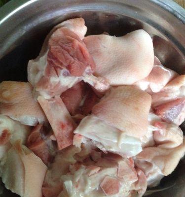 白萝卜黑木耳炖猪蹄怎么做？步骤和注意事项是什么？  第2张