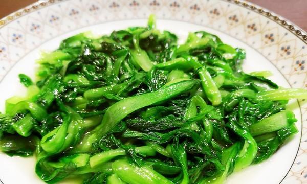 清炒鸡毛菜的做法（家常下饭必备菜品）