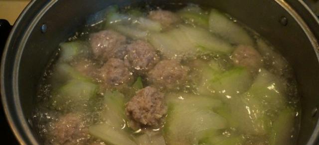 暖心冬瓜汤美味肉丸子的做法（滋补养生的汤品）