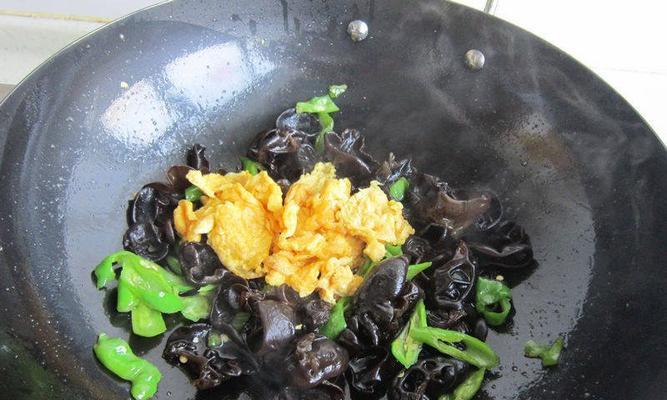 青笋木耳炒鸡蛋的做法是什么？步骤详解如何做？  第2张