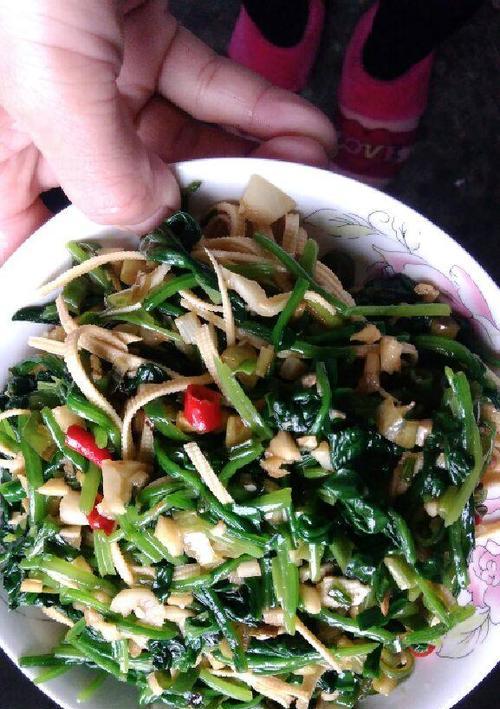 菠菜拌豆皮的美味做法（健康营养）