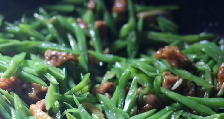 猪耳朵豆角炒肉丝怎么做？步骤和技巧是什么？