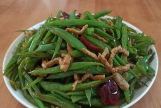 猪耳朵豆角炒肉丝怎么做？步骤和技巧是什么？  第2张