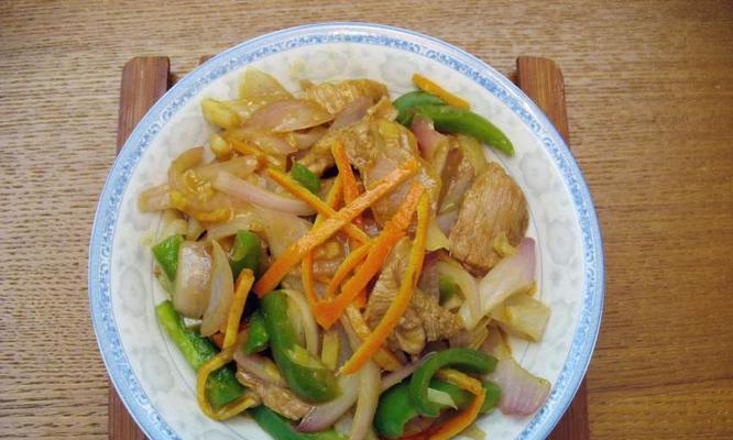榨菜炒里脊的家常做法（教你轻松做出一道美味的中式炒菜佳肴）