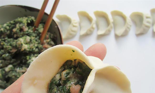 清香扑鼻（荠菜团子的制作步骤及技巧）