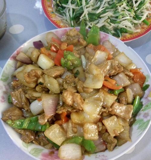 青椒洋葱炒肉丝的做法是什么？步骤详解有吗？