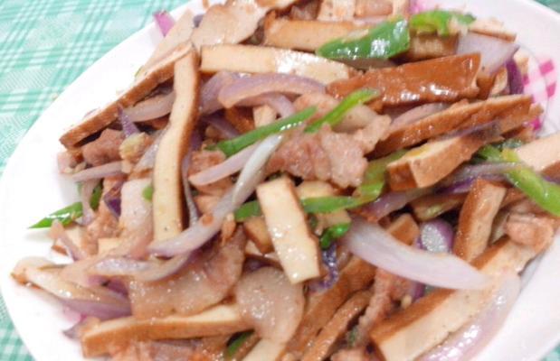 青椒洋葱炒肉丝的做法是什么？步骤详解有吗？  第3张