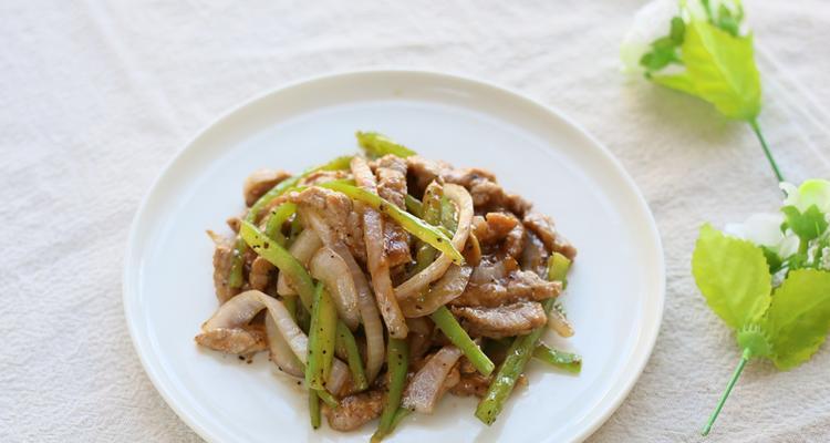 青椒洋葱炒腊排怎么做？步骤和技巧有哪些？