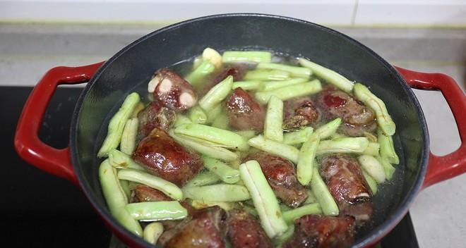 青椒洋葱炒腊排怎么做？步骤和技巧有哪些？  第3张