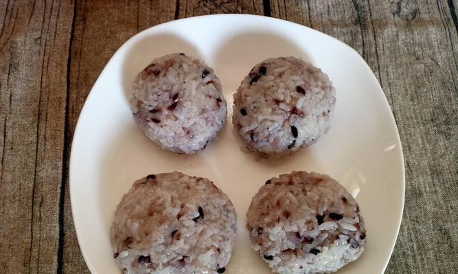 肉松火腿饭团怎么做？详细步骤和技巧是什么？  第3张