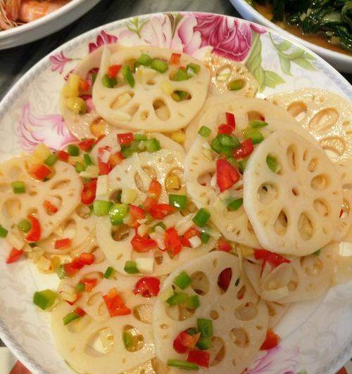 青椒金丝藕的做法（一道简单又美味的家常菜）