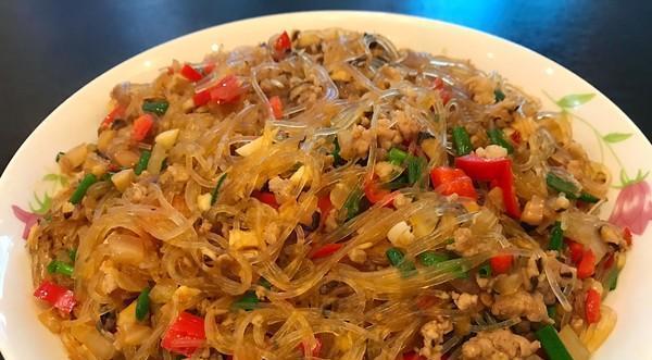 猪皮炒粉丝（家常美食）