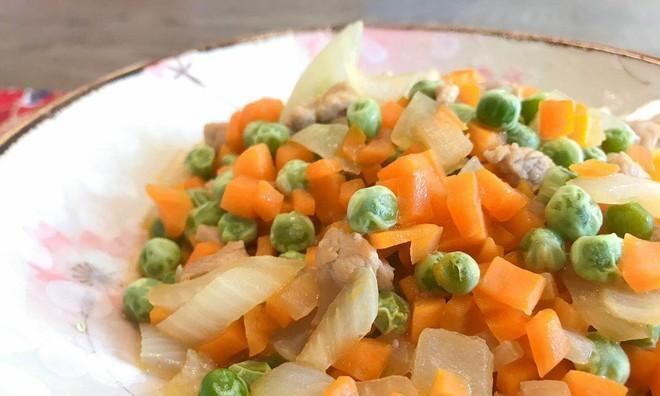 豌豆胡萝卜肉丁的做法是什么？如何快速做出美味的家常菜？  第2张