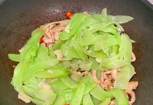 莴笋炒瘦肉的做法是什么？如何炒出鲜嫩可口的莴笋炒瘦肉？