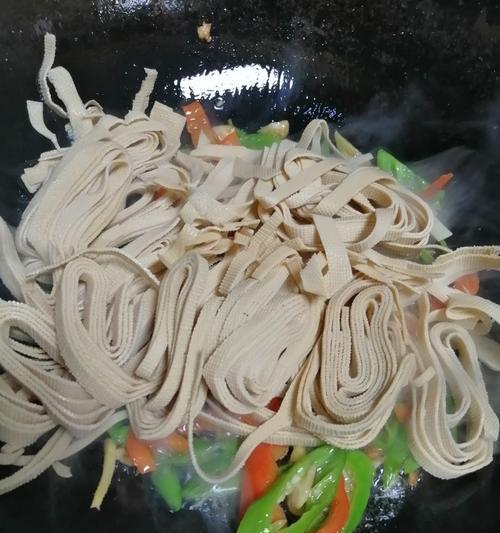 青椒千张丝怎么做？详细步骤和技巧是什么？  第1张