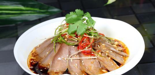 青椒炒卤猪舌的做法是什么？如何在家轻松制作？  第3张