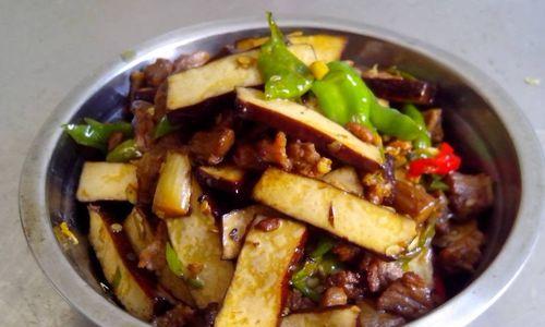 白萝卜香干炒五花肉怎么做？这道菜的步骤和技巧是什么？
