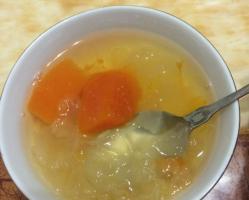 美味炖品——冰糖炖银耳（教你轻松做出口感细腻的炖品）