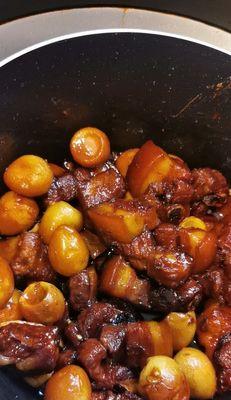 鹌鹑蛋烧肉丸的制作（美味可口的健康肉丸）