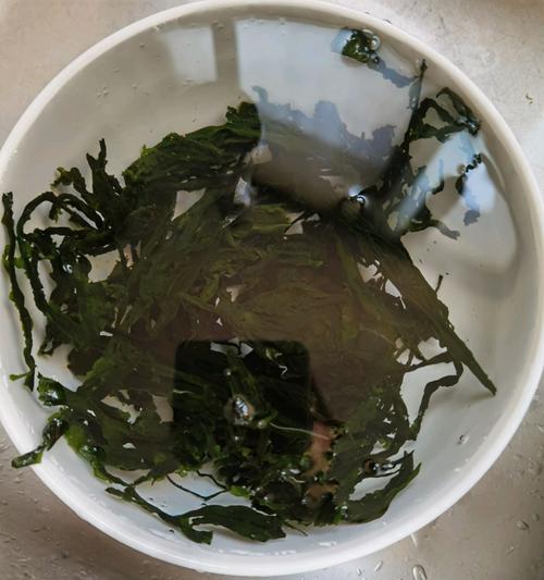 裙带菜汆丸子汤怎么做？步骤和技巧有哪些？
