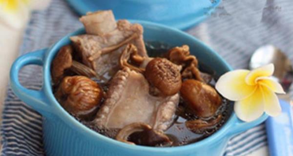鸡肉汤大赏——茶树菇鸡腿汤（做法详解）