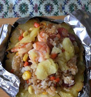 美食诱惑，健康餐桌（用鲜甜菠萝点缀）