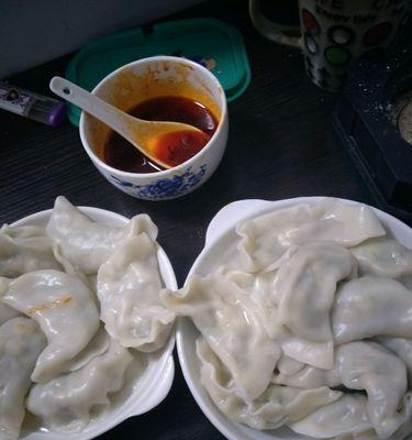 以榛蘑猪肉馅饺子为主题的制作方法（用新鲜原材料）  第1张