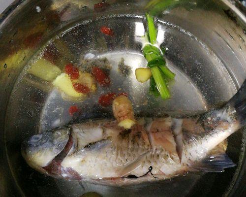 青菱鲫鱼豆腐汤怎么做？步骤和技巧有哪些？