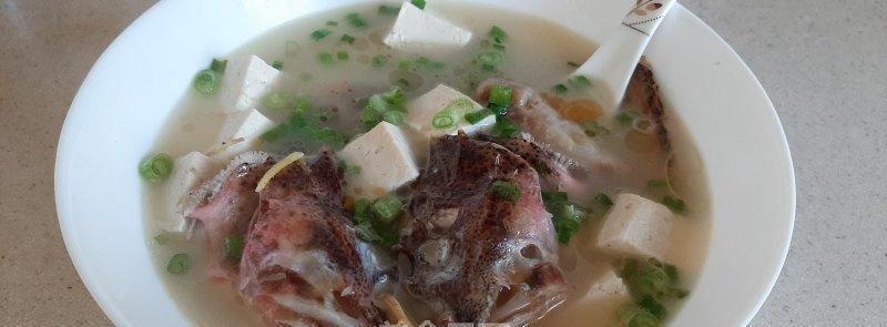 美味鲜香鱼头豆腐汤（重庆特色菜系的经典之选）