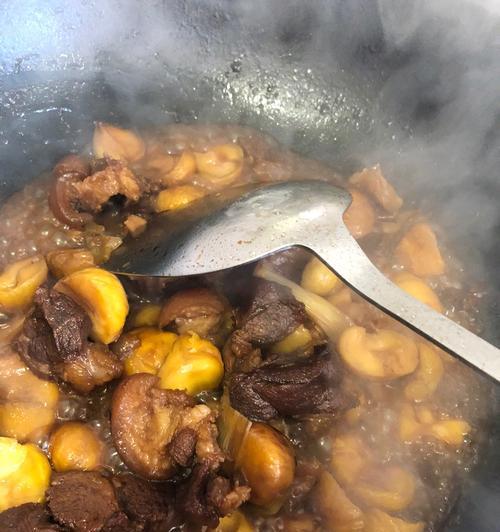 美食大赏——板栗烧肉（用新鲜板栗为烧肉增添风味）