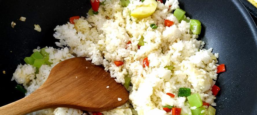 剩菜剩饭煲仔饭怎么做？有哪些简单步骤？