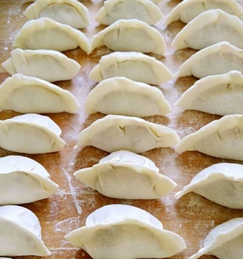 蔬菜皮饺子的做法是什么？如何做出美味的蔬菜皮饺子？