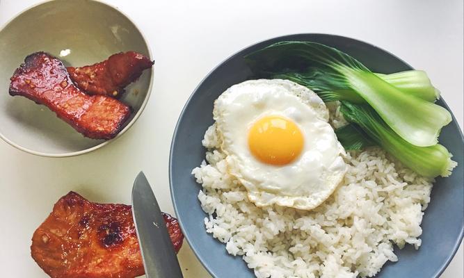叉烧饭的制作方法（带你轻松做出美味的叉烧饭）
