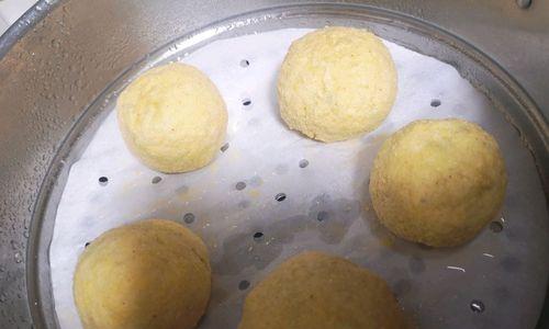 土豆菜团子的制作方法（美味又简单的家常小吃）