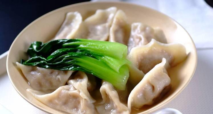 如何制作白菜猪肉饺子麦穗饺子包法？步骤和技巧是什么？  第3张