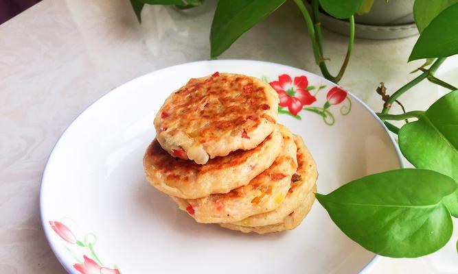 如何制作美味的田园土豆饼（用新鲜土豆和健康食材为家人做一份健康的田园风味美食）