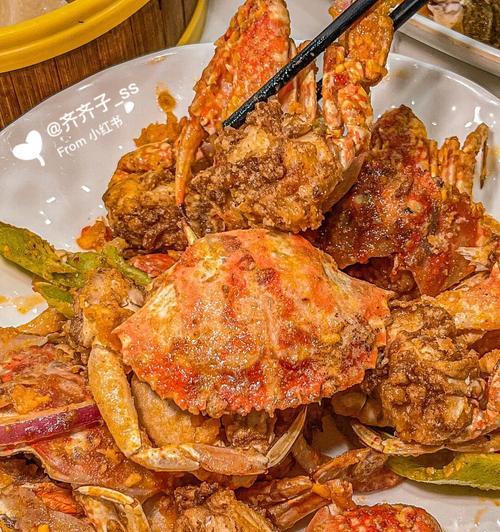 咸蛋黄炒蟹，鲜香可口（手把手教你制作美味的咸蛋黄炒蟹）