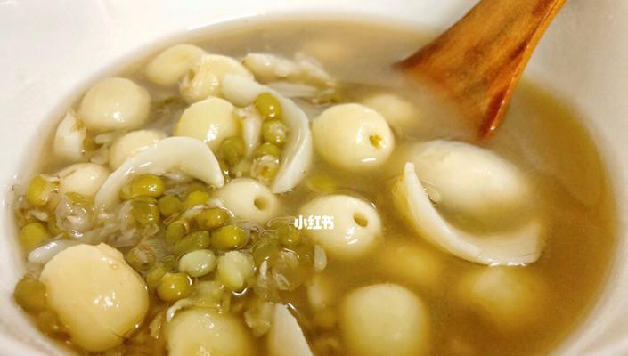 鲜芡实莲子百合糖水的制作方法（健康美味）  第2张