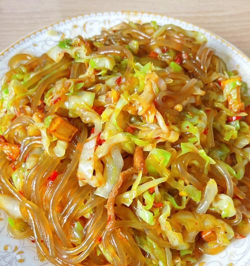 学会这道家常菜，轻松做出美味炒卷心菜（五花肉与卷心菜的完美搭配）