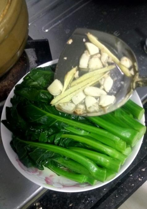 咸香芥蓝的美味秘密（如何制作咸香芥蓝）  第3张