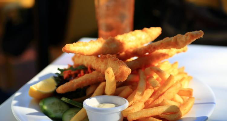 鳕香鱼烩鲜蔬的制作方法（美味又健康的家常菜）