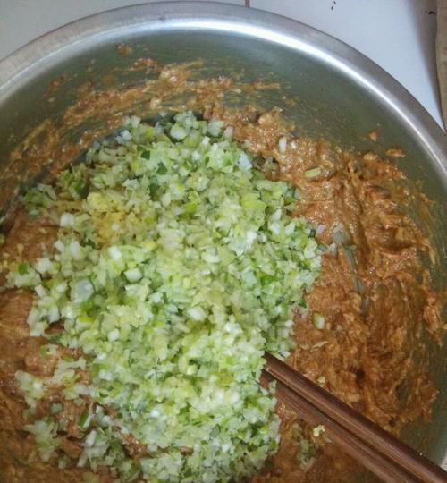营养美味香菇胡萝卜肉馅水煎饺的制作方法（品尝美食）  第3张