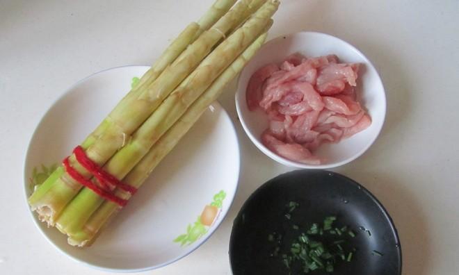 鲜竹笋炒肉丝，美味健康的家常菜（纤薄鲜嫩的竹笋）