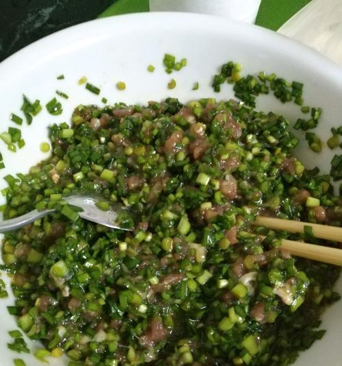 猪肉西葫芦韭菜饺子的制作方法（传统美味）