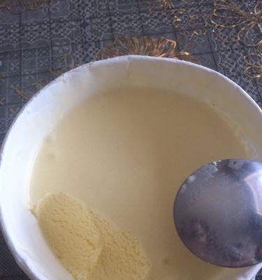 手工制作杏仁香草冰激凌的秘诀（用新鲜杏仁打造的口感细腻香浓冰激凌）