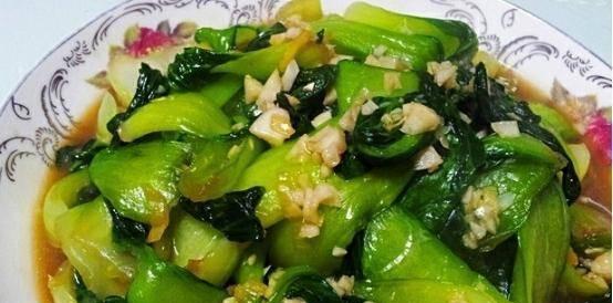 蒜蓉油菜的美味做法（让你爱上油菜的秘密武器）