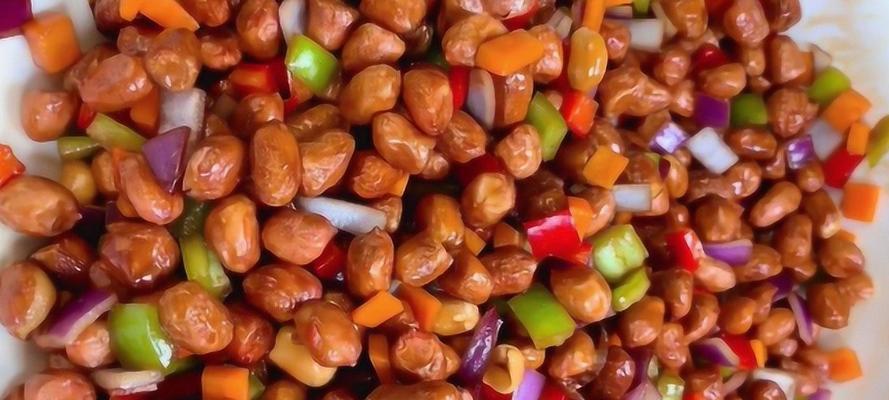 花生米——酒桌必备的小零食(花生米的制作与营养价值)